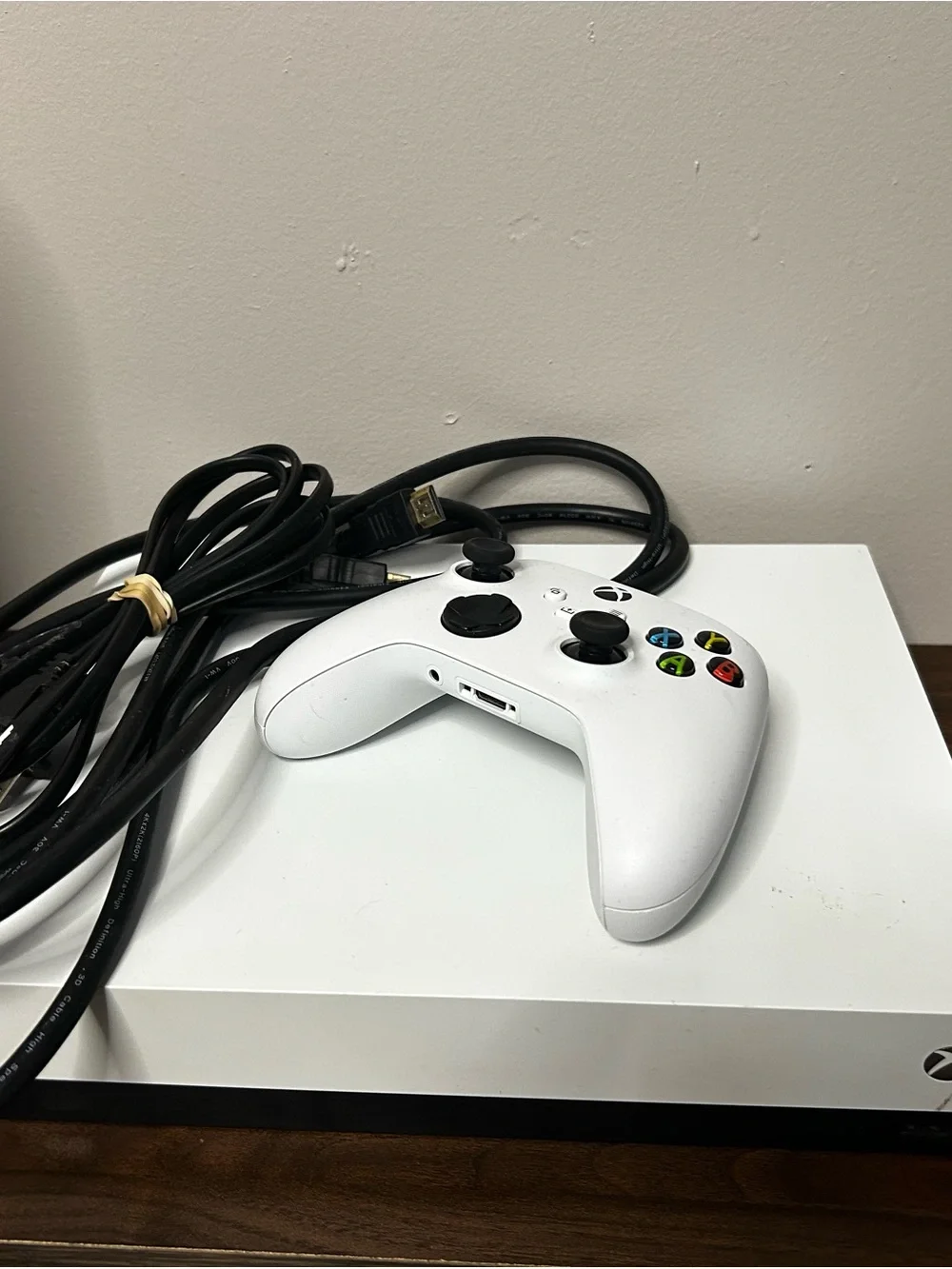 Xbox one X 1 TB special edition robot white with controller and cables